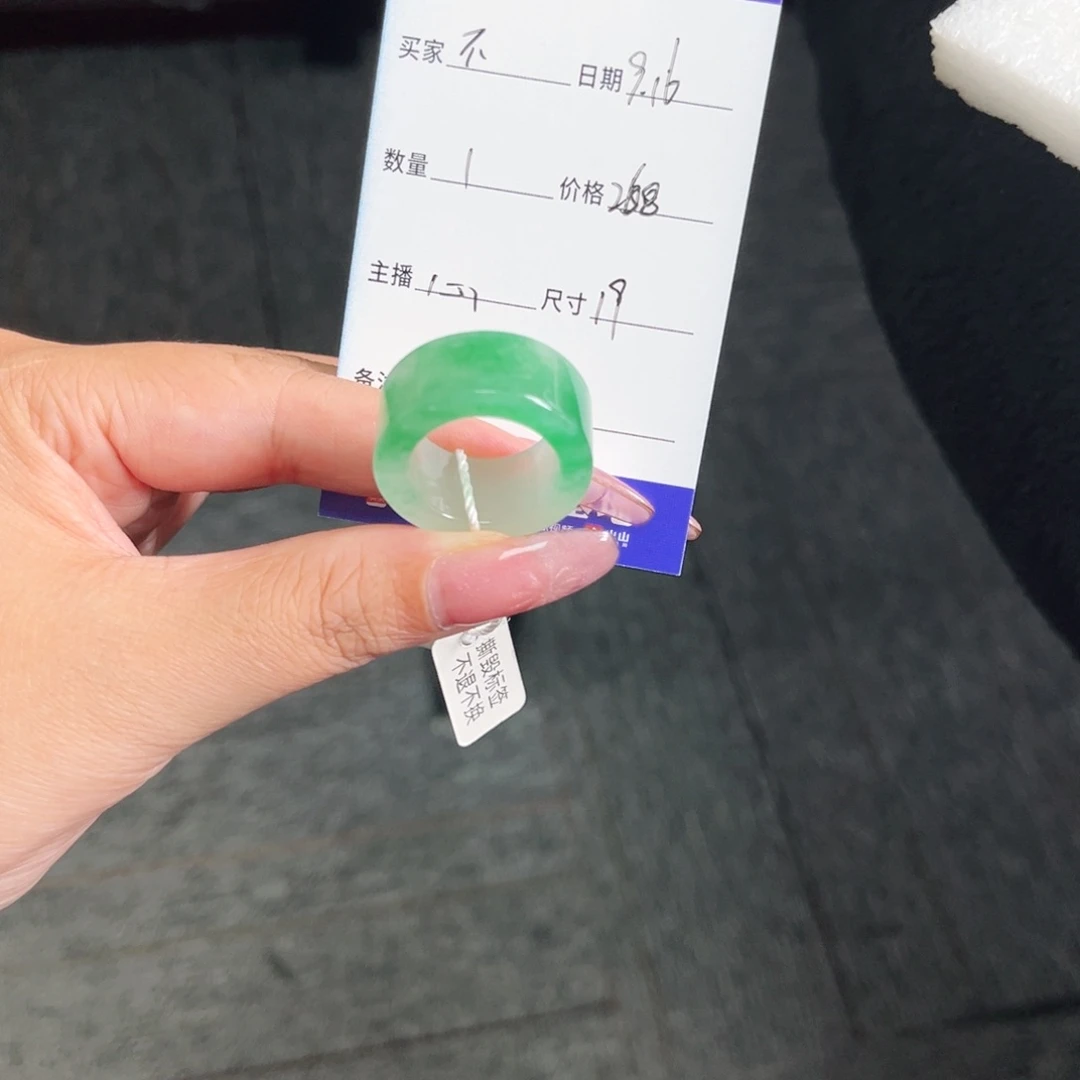 未镶嵌石英质玉戒圈不**桶