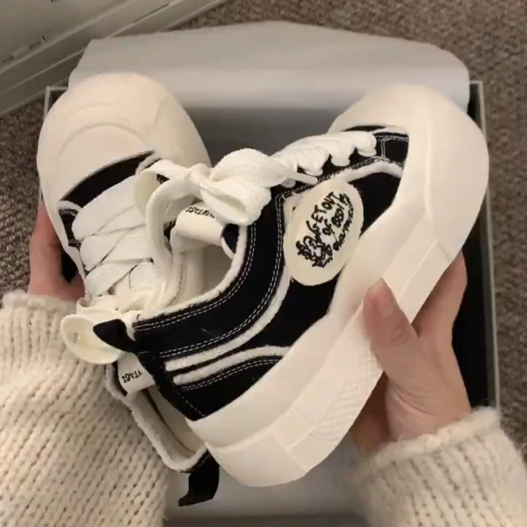 黑色爆款小白帆布板鞋女春秋ins潮2025年新款小众百搭休闲运动鞋