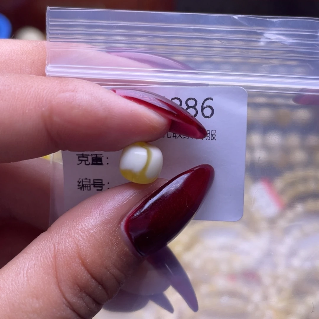 琥珀未镶嵌裸石琥珀