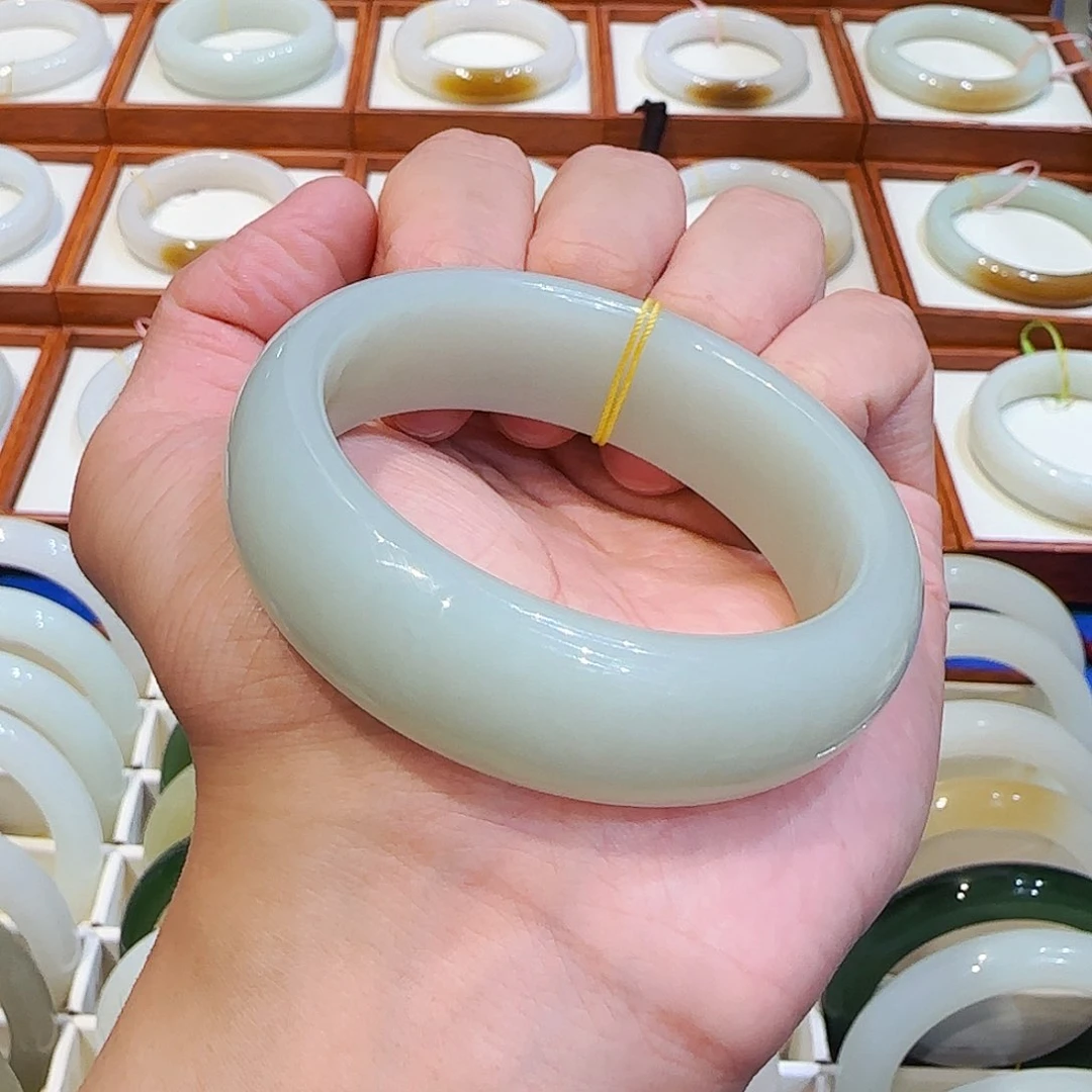 和田玉手镯未镶嵌且末奶蓝轮胎56 57 58