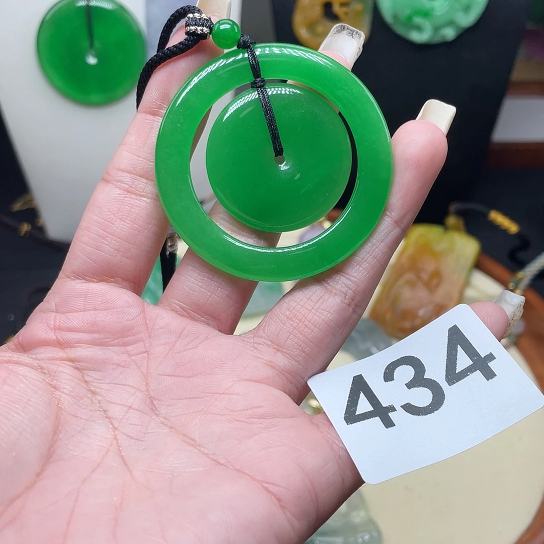 翡翠未镶嵌吊坠(赠链)