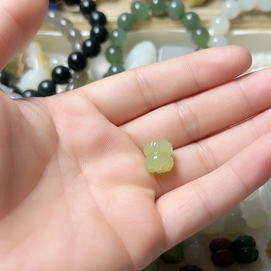 未镶嵌和田玉耳饰