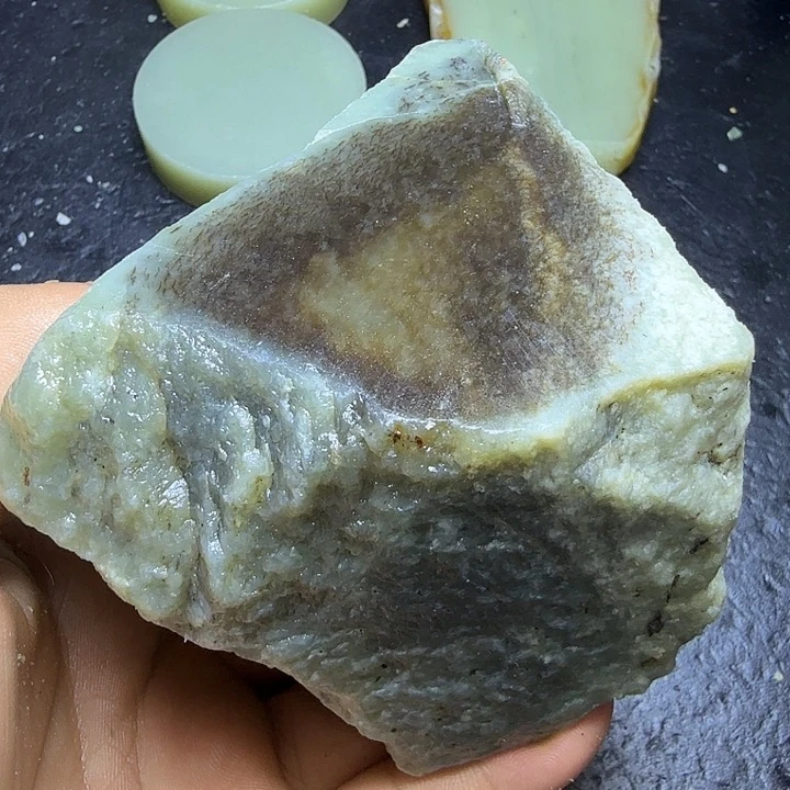 和田玉（糖玉）未镶嵌珠宝奇石