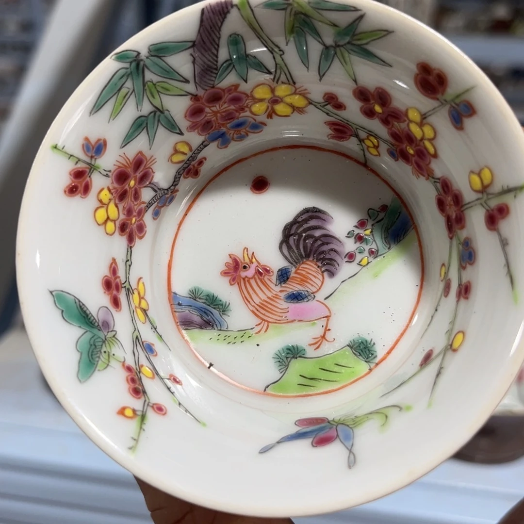 摆件摆件箱内还有一些金属或