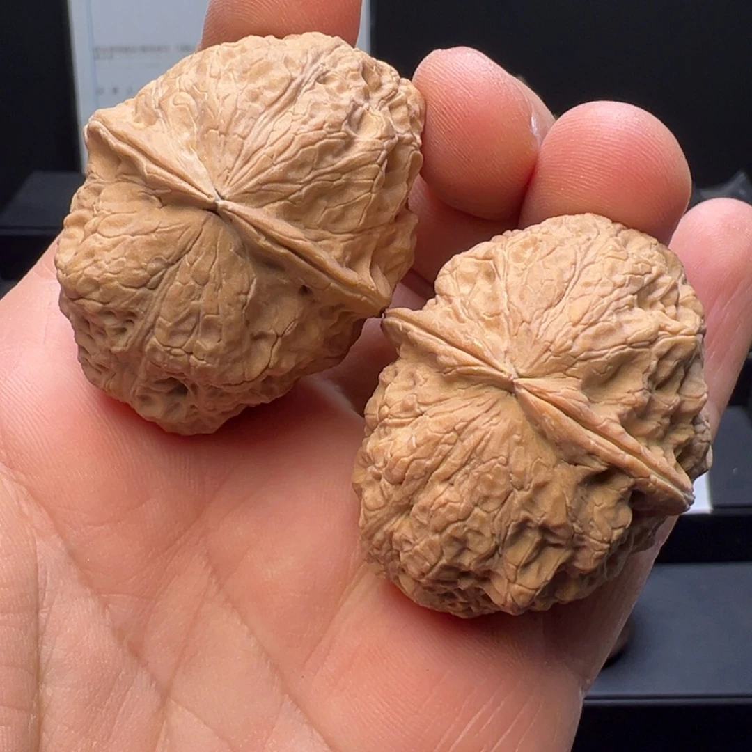 文玩核桃吊坠金马碲43mm