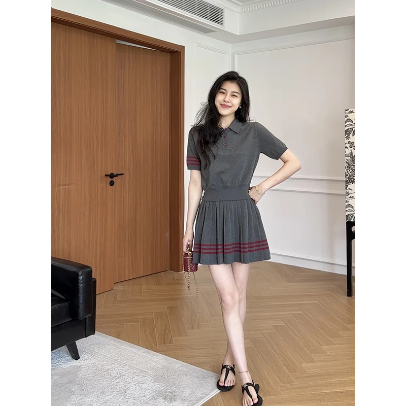 张阿星【氧气日记】学院风减龄条纹polo领收腰针织衫百褶半裙套装