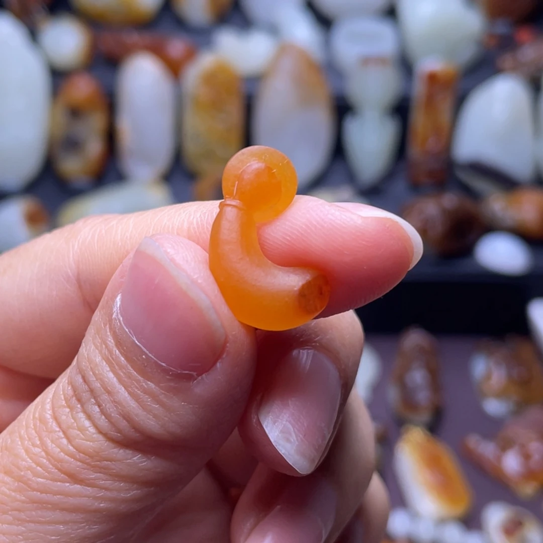和田玉颈饰未镶嵌好****当