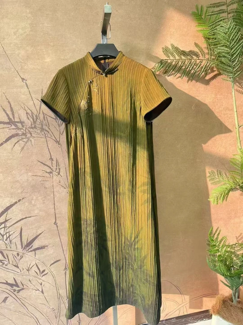 2025新款98%桑蚕丝香云纱冠乐绉短袖新中式百搭修身连衣裙