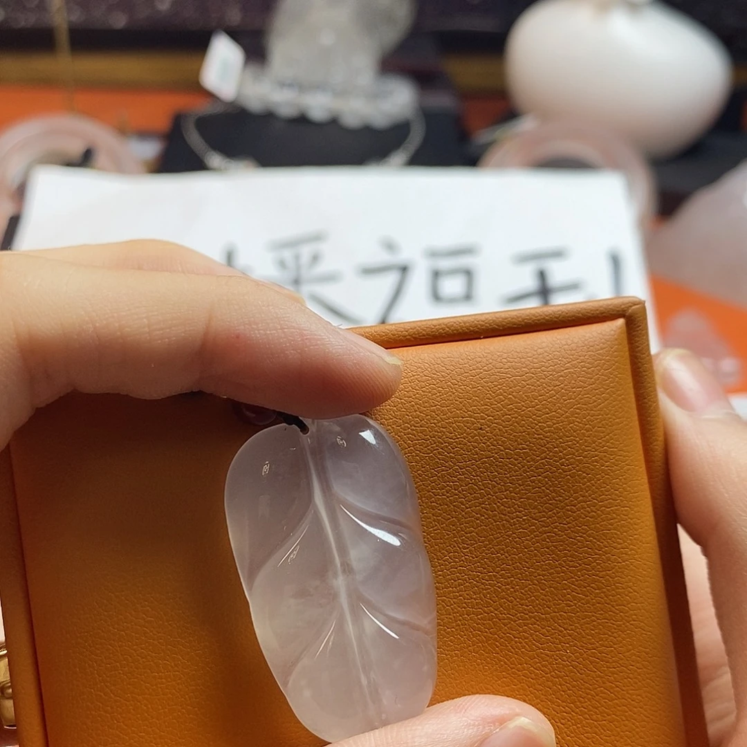 石英质玉未镶嵌颈饰