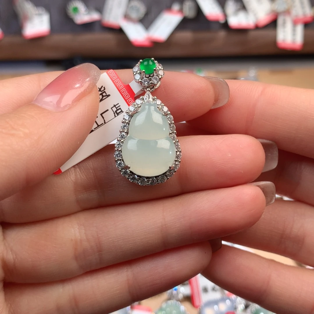 翡翠挂件未镶嵌葫芦