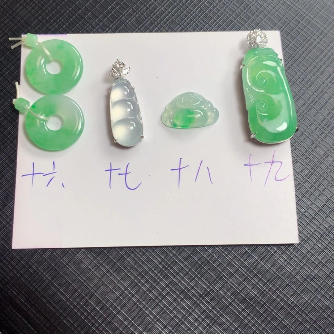 翡翠18K金镶嵌颈饰翡翠
