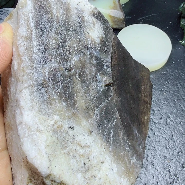 和田玉（糖玉）未镶嵌珠宝奇石