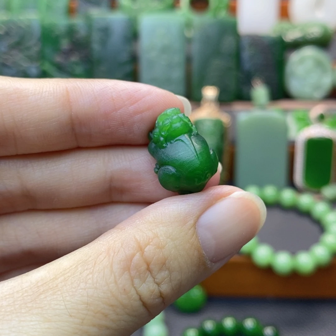 颈饰未镶嵌和田玉（碧玉）貔貅