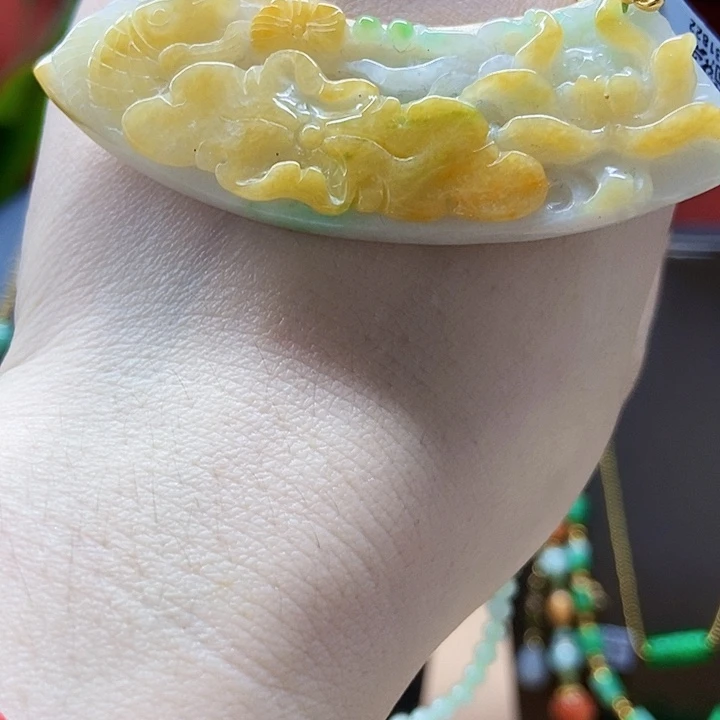 翡翠未镶嵌颈饰吊坠