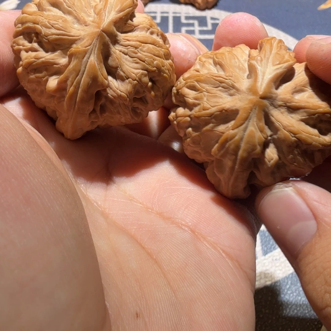 文玩核桃把件红锦鲤