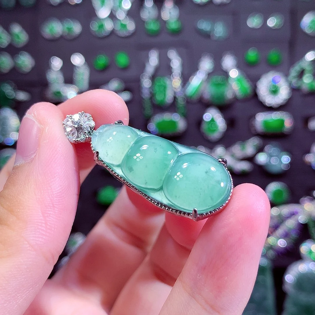 颈饰未镶嵌翡翠天然