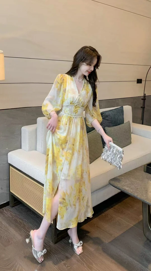 黄色高端精致连衣裙女高级感轻奢名媛气质收腰度假沙滩裙子夏