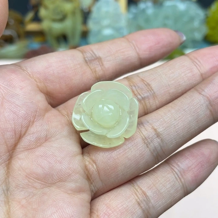 南***子蛇纹石玉未镶嵌颈饰