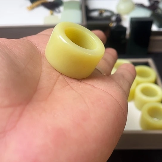 蛇纹石玉未镶嵌戒圈