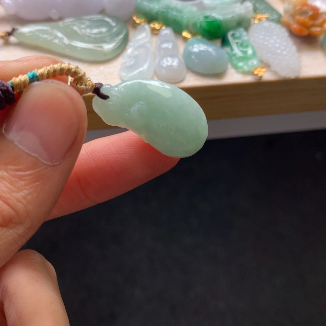 翡翠未镶嵌颈饰吊坠