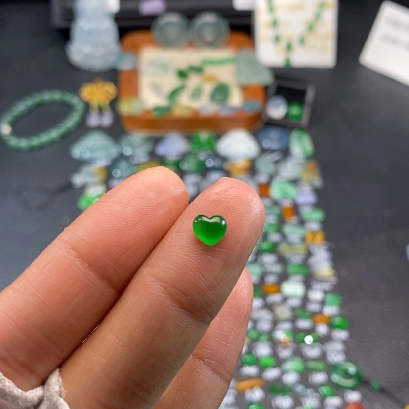 【闪购商品】翡翠挂件未镶嵌心