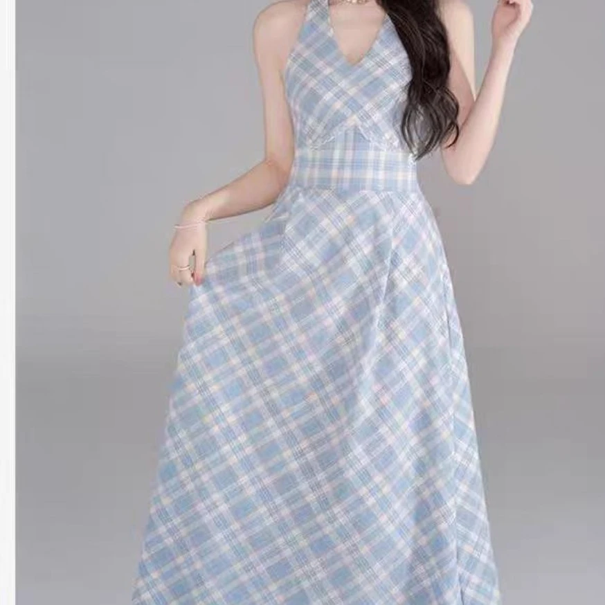 法式蓝色格子露背挂脖连衣裙女夏季海边度假风绝美气质收腰长裙子