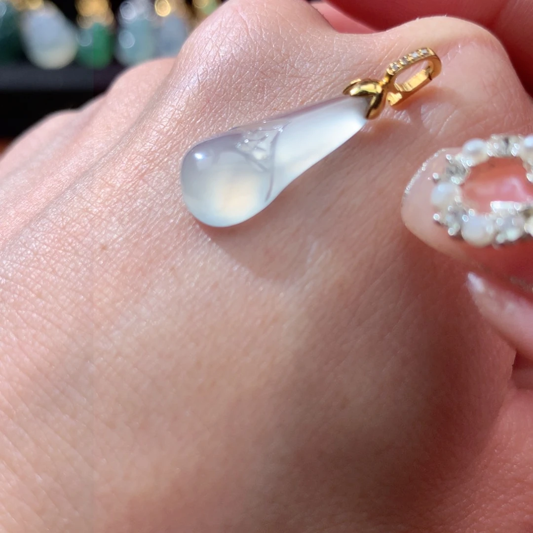 翡翠颈饰18K金镶嵌翡翠