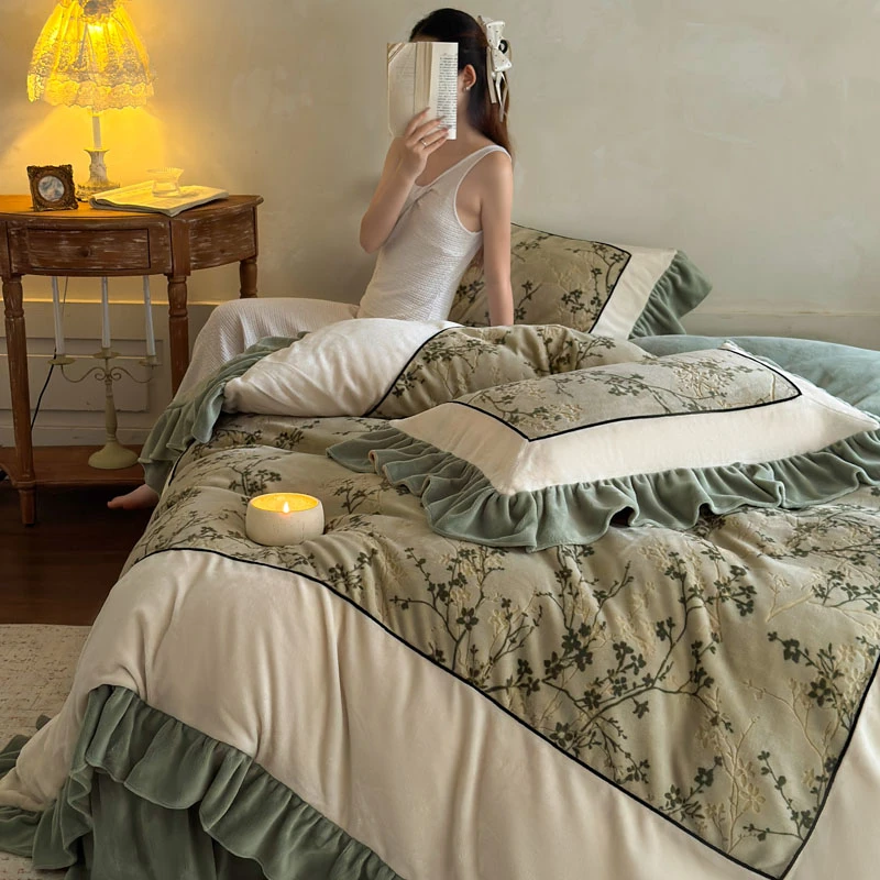 高克重保暖立体色彩雕花绒花边牛奶绒四件套床盖款双面绒冬季被套