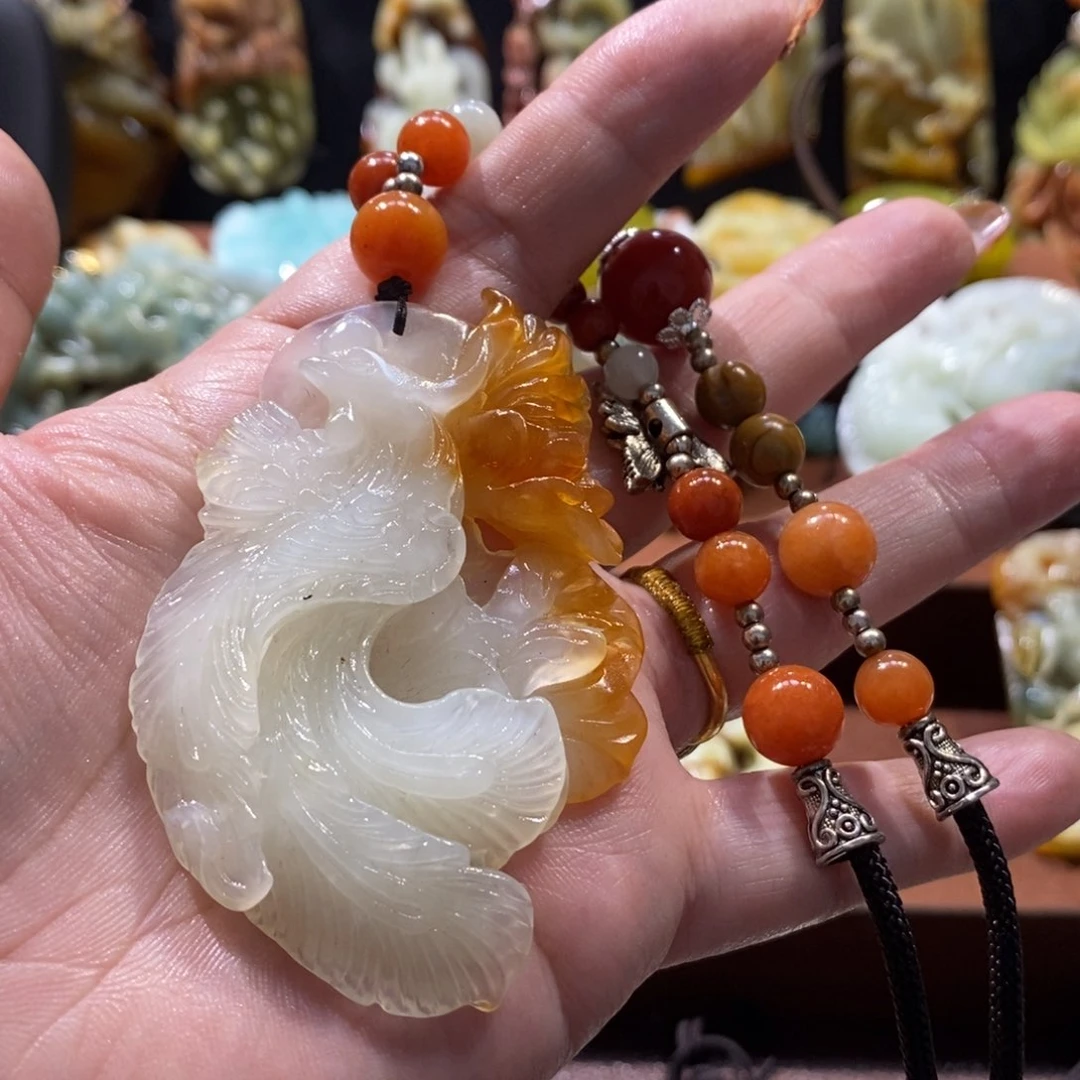 蛇纹石玉颈饰未镶嵌