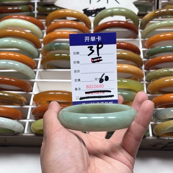 蛇纹石玉手镯未镶嵌顾*啊