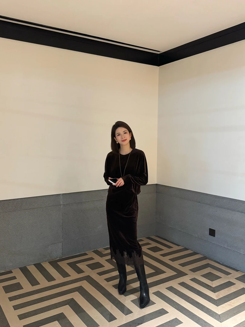 ANGELIAORIGINAL素蕾织梦 法式假两件蕾丝拼接冬季丝绒连衣裙#906