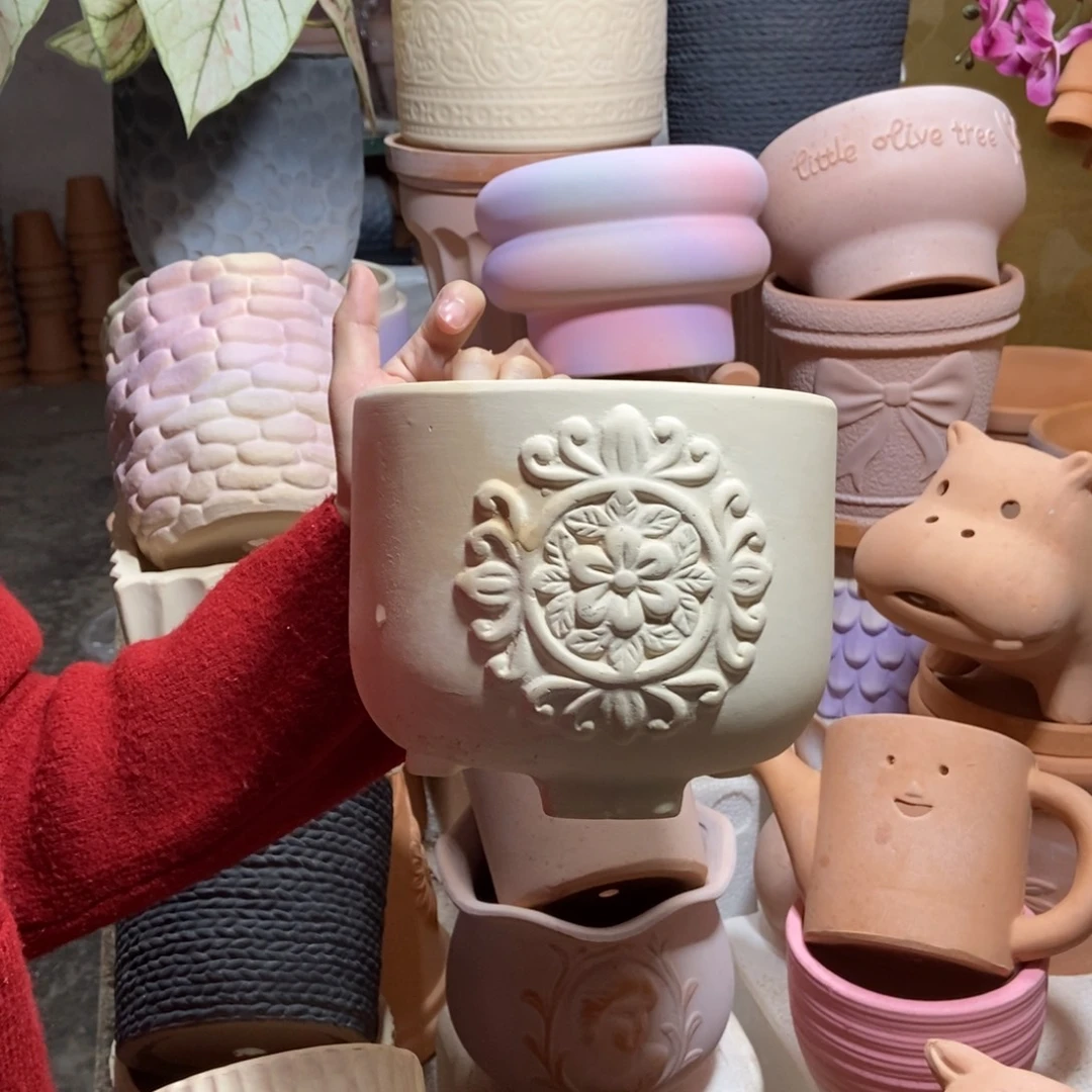 17×13白陶三脚雕花 粗陶1个