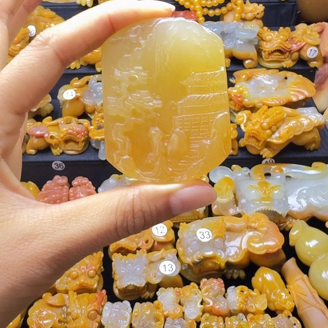 石英质玉（黄龙玉）未镶嵌颈饰