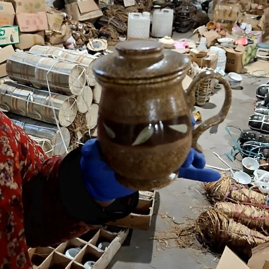 瓷片盘子碗茶壶啥都有