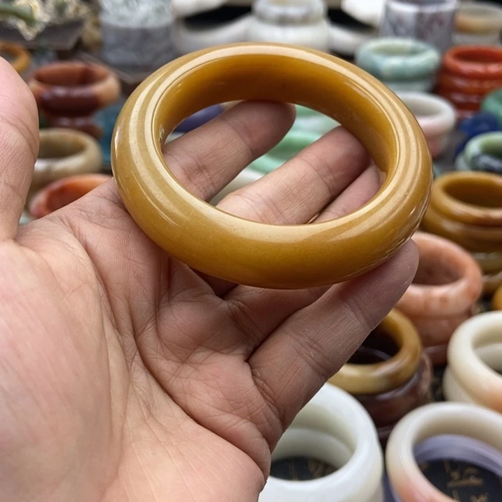 石英岩玉未镶嵌手镯千层芒果