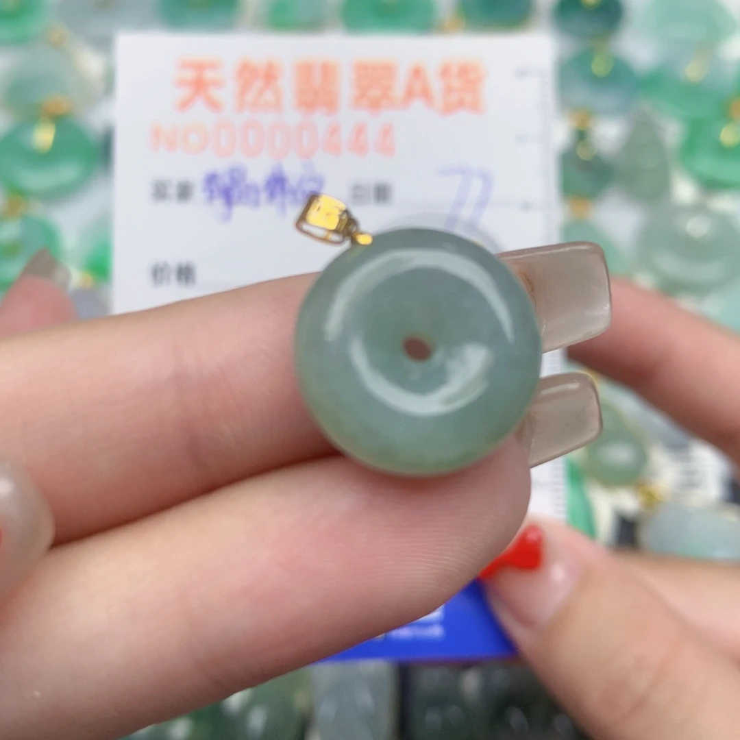翡翠18K金镶嵌颈饰扣