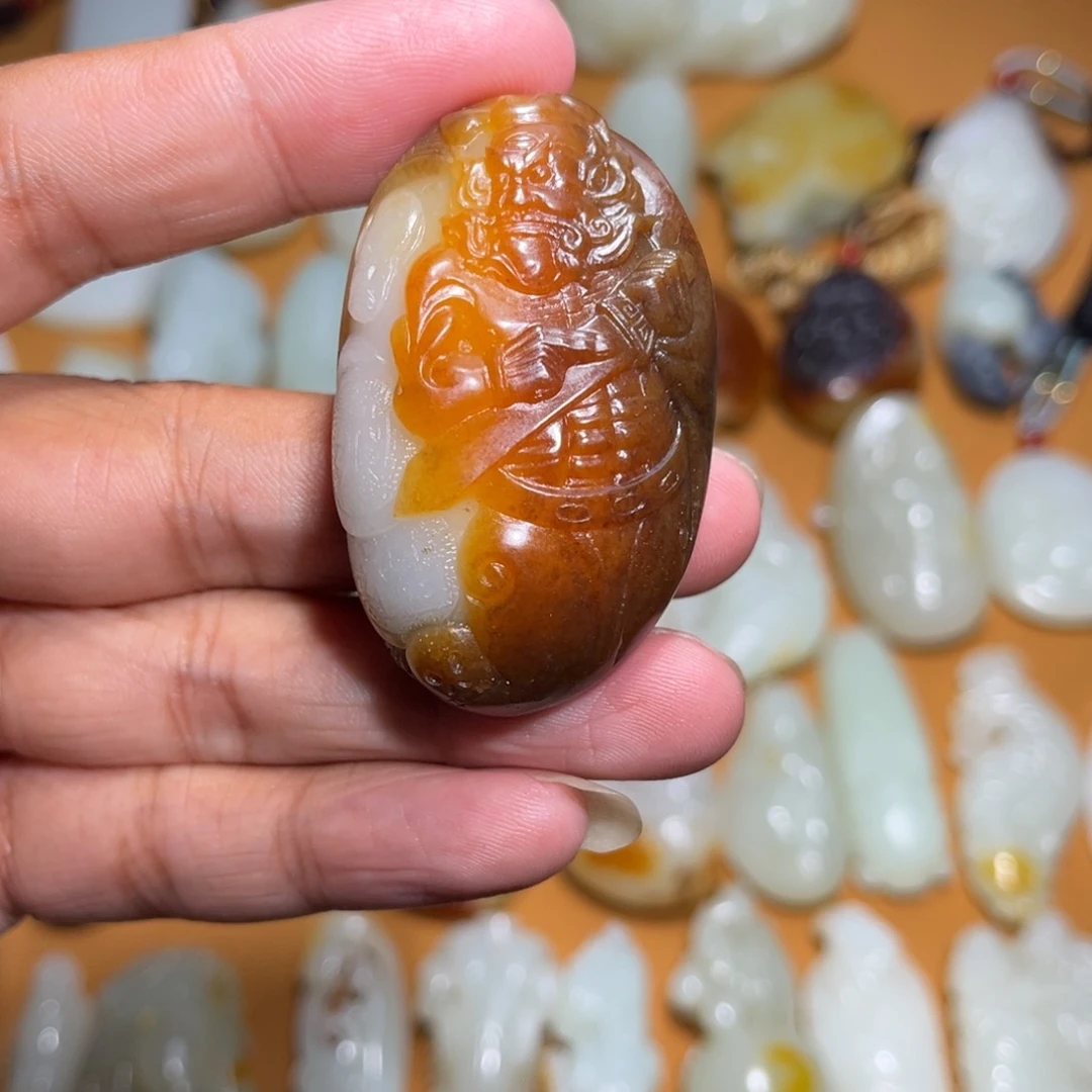 ¿***问和田玉未镶嵌颈饰