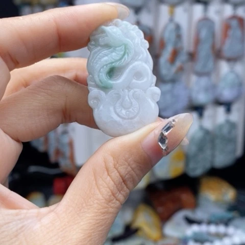 翡翠颈饰未镶嵌翡翠