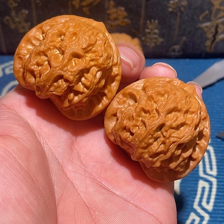 桃核吊坠梨木台狮子头