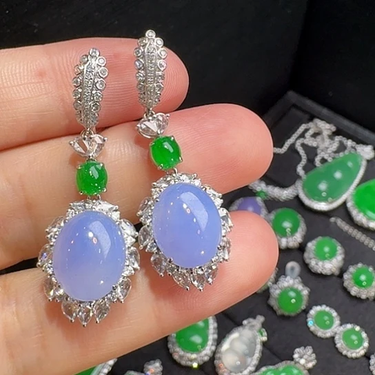 18K金镶嵌翡翠耳饰