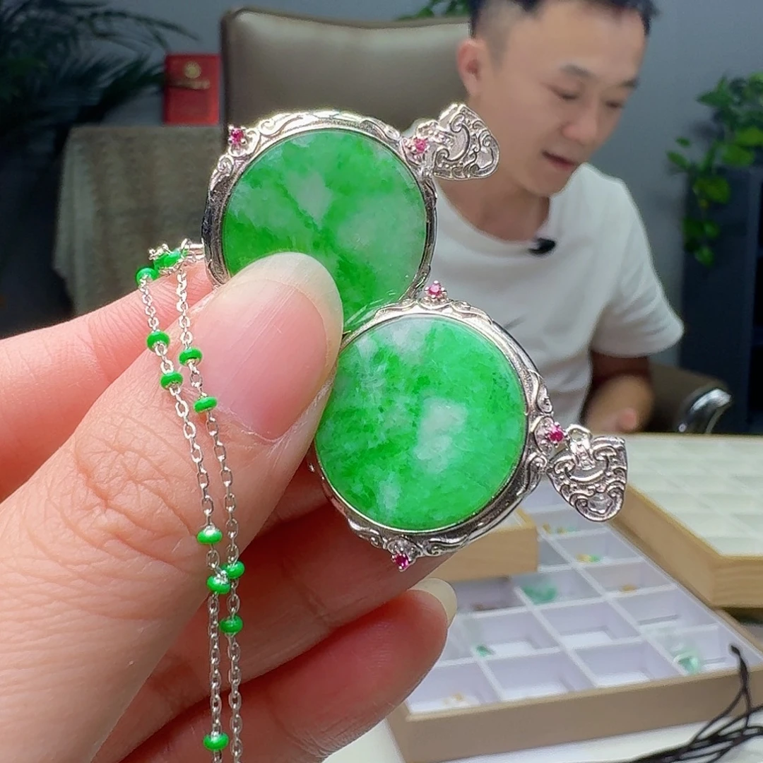 吊坠(赠链)银S925镶嵌翡翠多样性发货其一