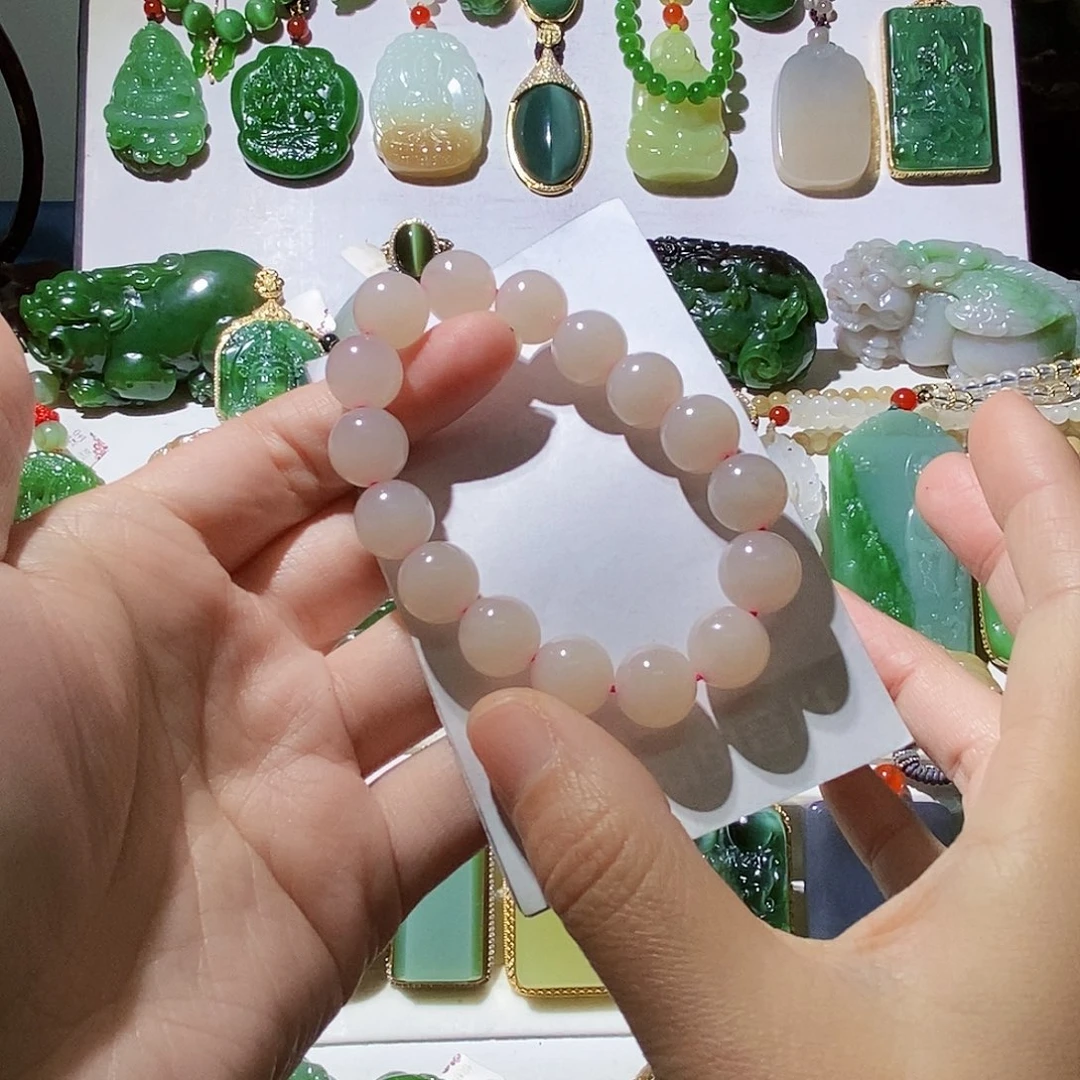 家***兽和田玉未镶嵌颈饰