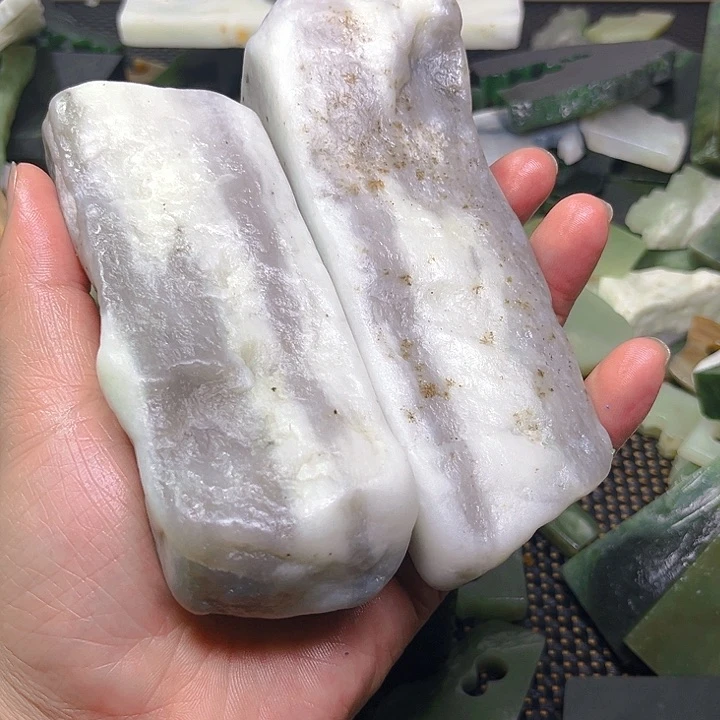 未镶嵌和田玉珠宝半成品小**?