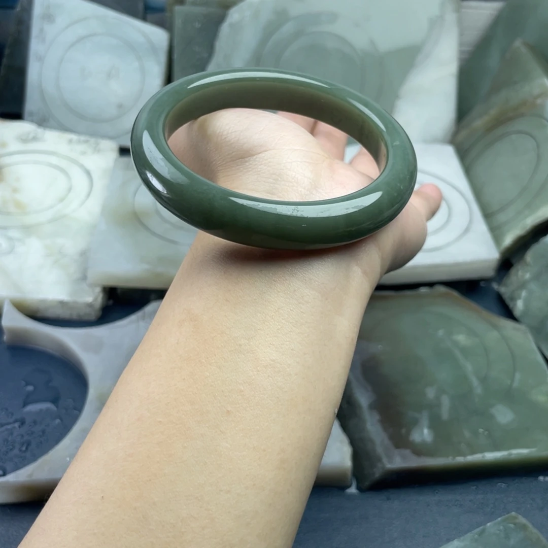 鱼***鱼和田玉未镶嵌手镯手镯