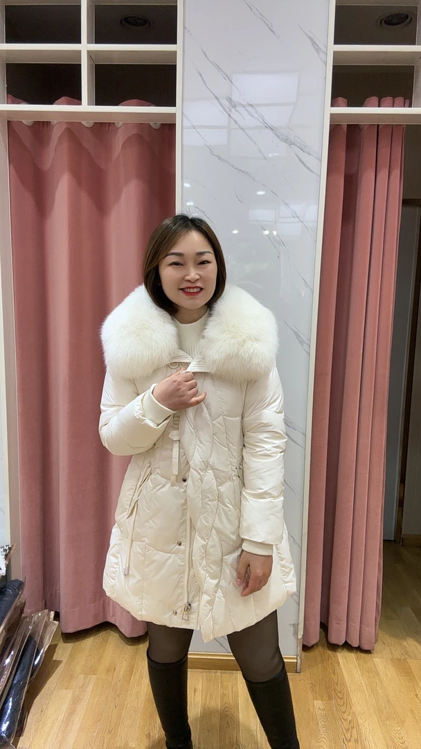 2024冬季新款时尚一手长毛领款加厚羽绒服