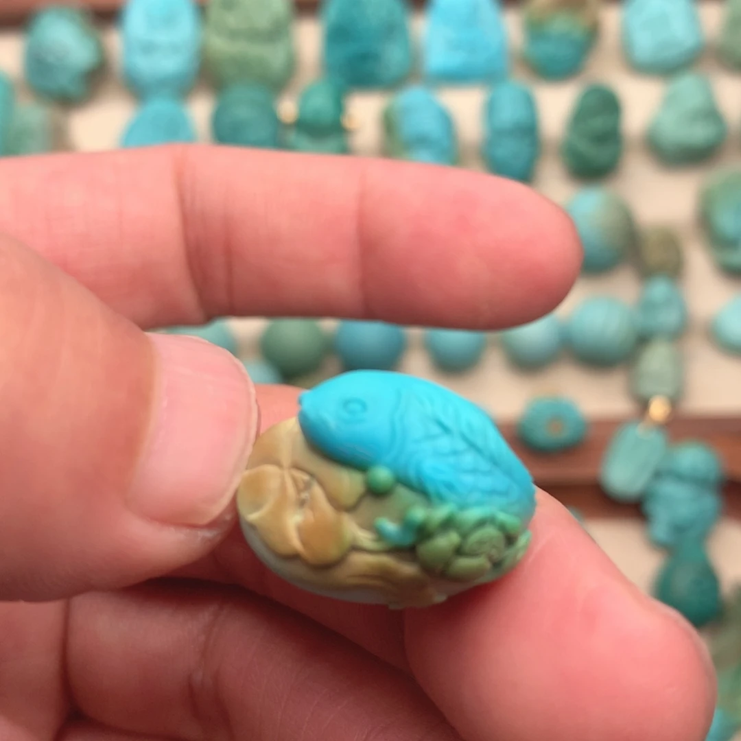 绿松石未镶嵌颈饰