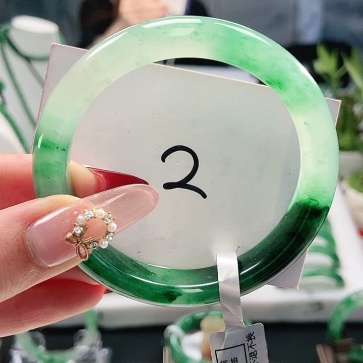 石英质玉手镯未镶嵌天然A货非洲翠手镯