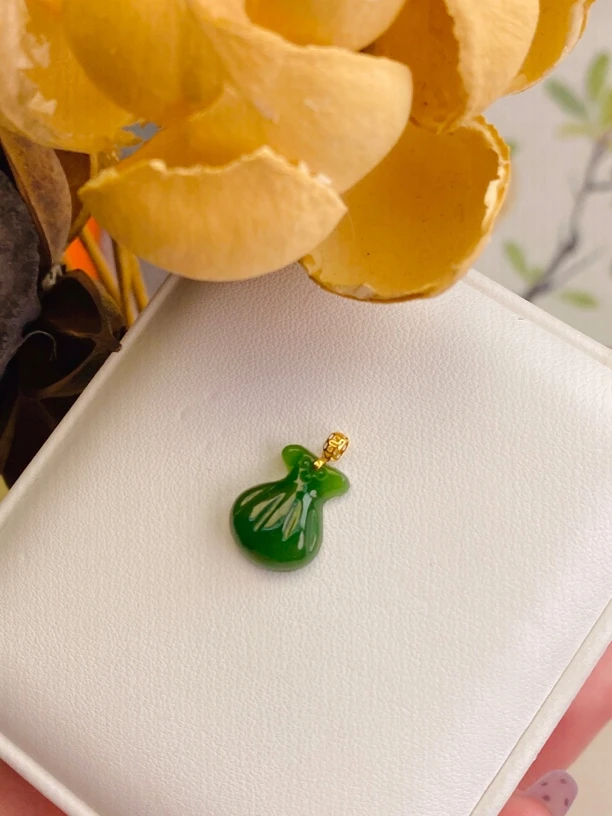 18k金和田玉钱袋子吊坠钱包