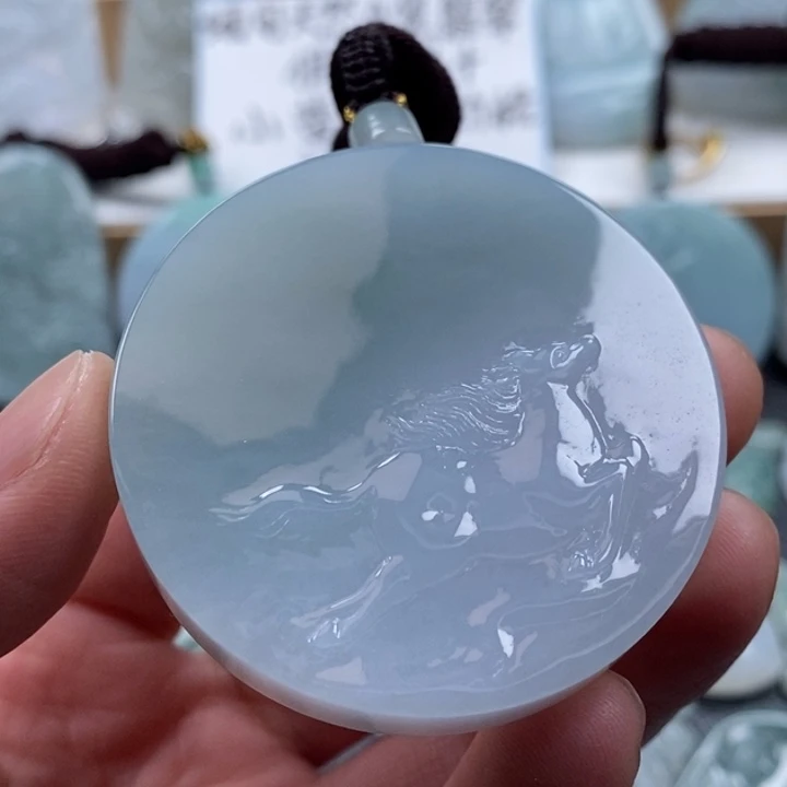 翡翠颈饰未镶嵌激***年翡翠