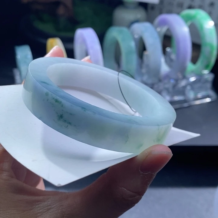 定制翡翠未镶嵌手镯
